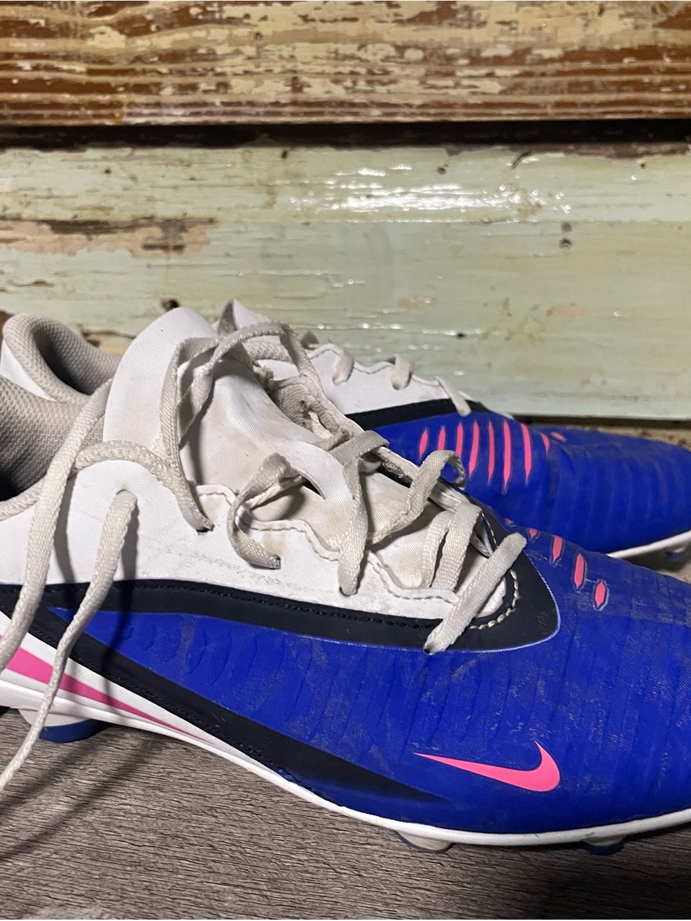 Nike Boys size 7 Blue and Pink Athletic Soccer Cleats - used 1 season